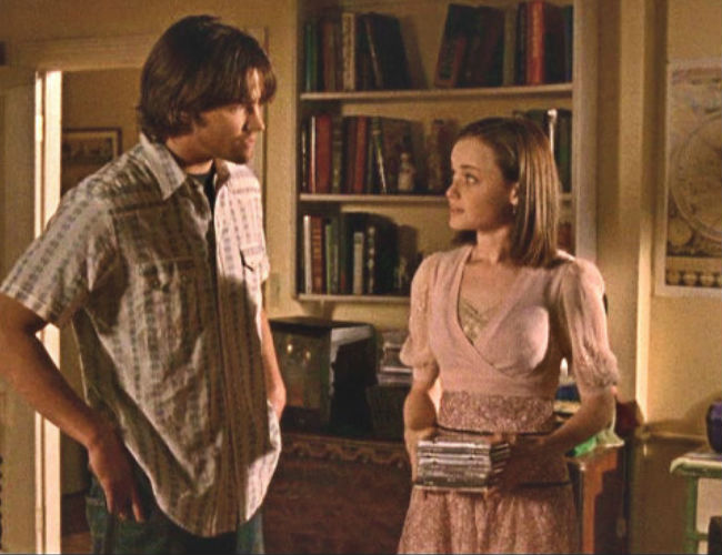 It may not be working with other people but love is most definitely doing its thing with Dean and Rory (image courtesy Gilmore Girls wikia (c) Warner Bros)
