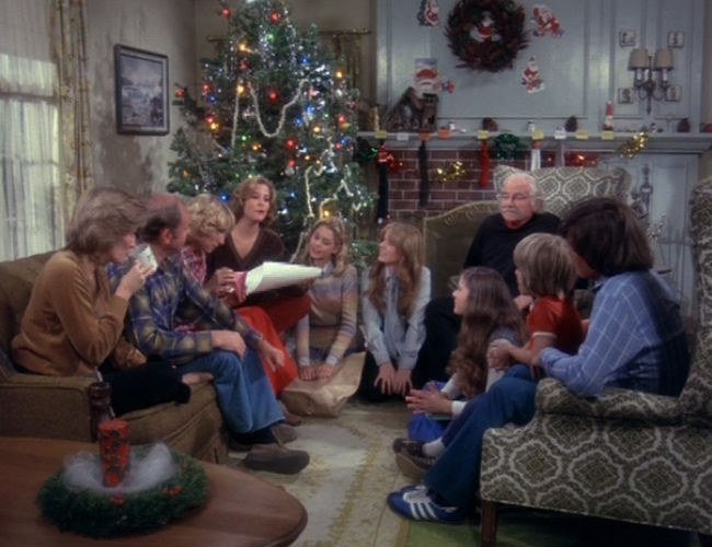 Everyone gathers in the living room for the worst and yet best Christmas of their lives (image (c) Warner Bros)
